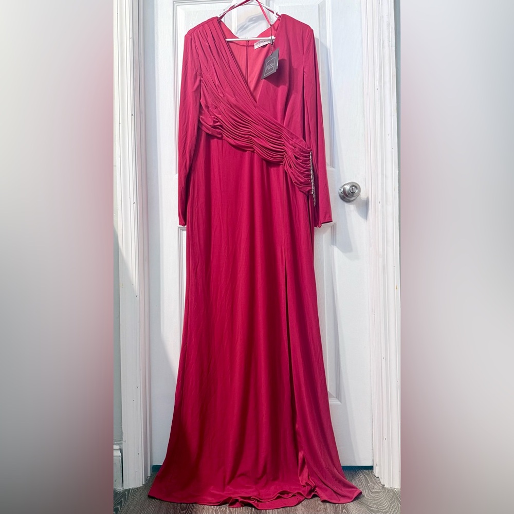 Mac Duggal IEENA Red Long Sleeve Gown Dress Plunge Slit Formal Dress Ruched